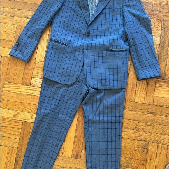 Stylish Suit - Picture 6 of 9